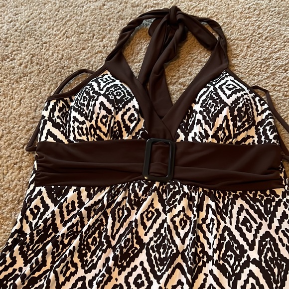 BCX Brown and White Patterned Halter top 2 available juniors size small & medium - Picture 2 of 6